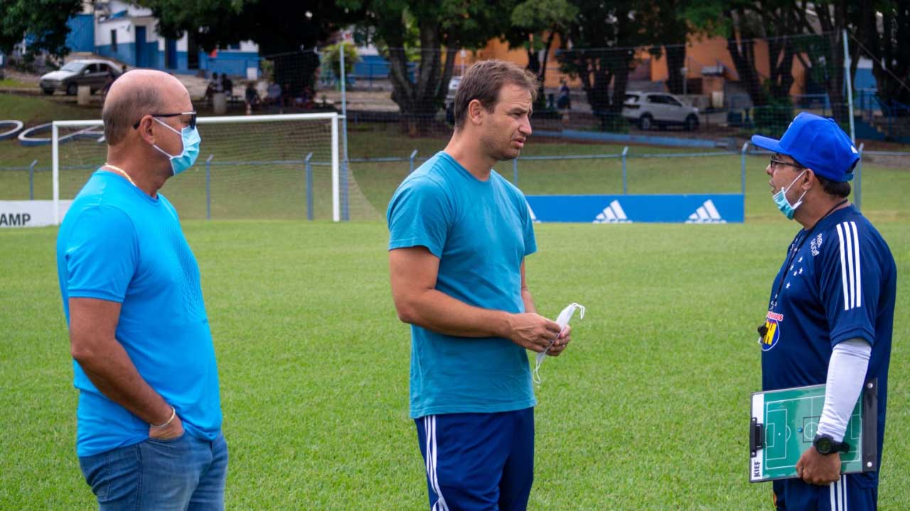 Felipe Conceição acompanha atividade