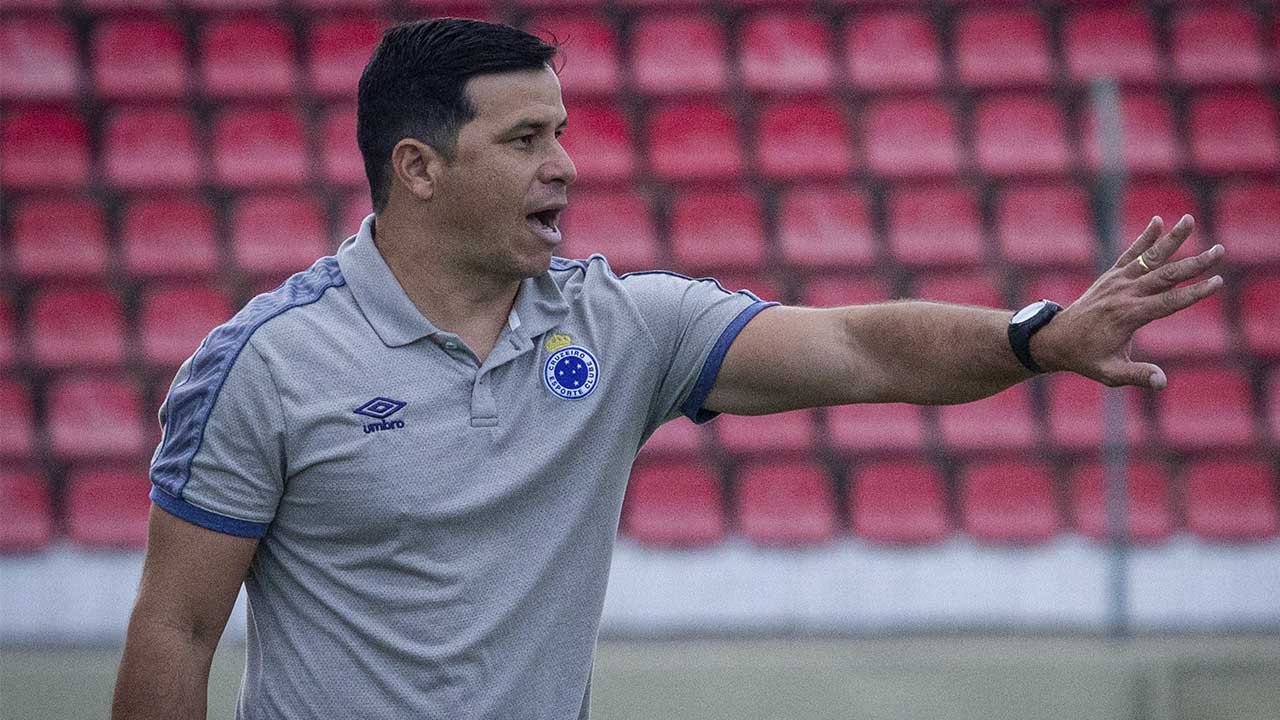 Cruzeiro anuncia saída do técnico