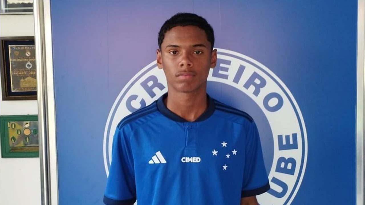 Cruzeiro contrata jovem do projeto Escola V95, escola pertence a atacante do Fulham
