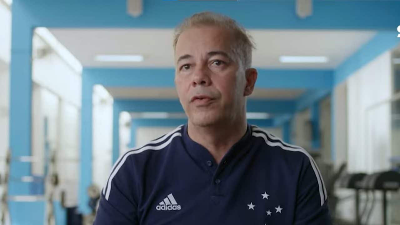Secretário-geral do Cruzeiro revela valor da ação pela saída de Vitor Roque