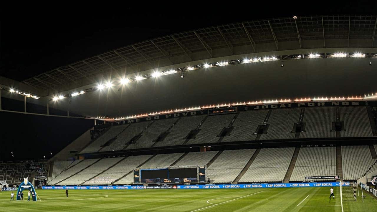 Corinthians faz mudança na iluminação da Neo Química Arena antes de jogo contra o Cruzeiro