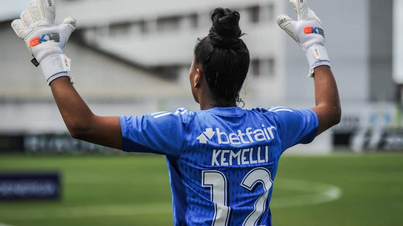 Kemelli, goleira do Cruzeiro