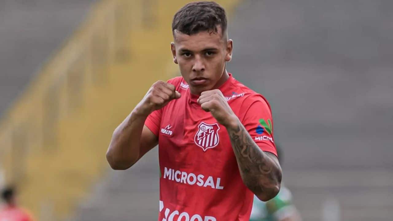 Vinicius Popó comemora gol
