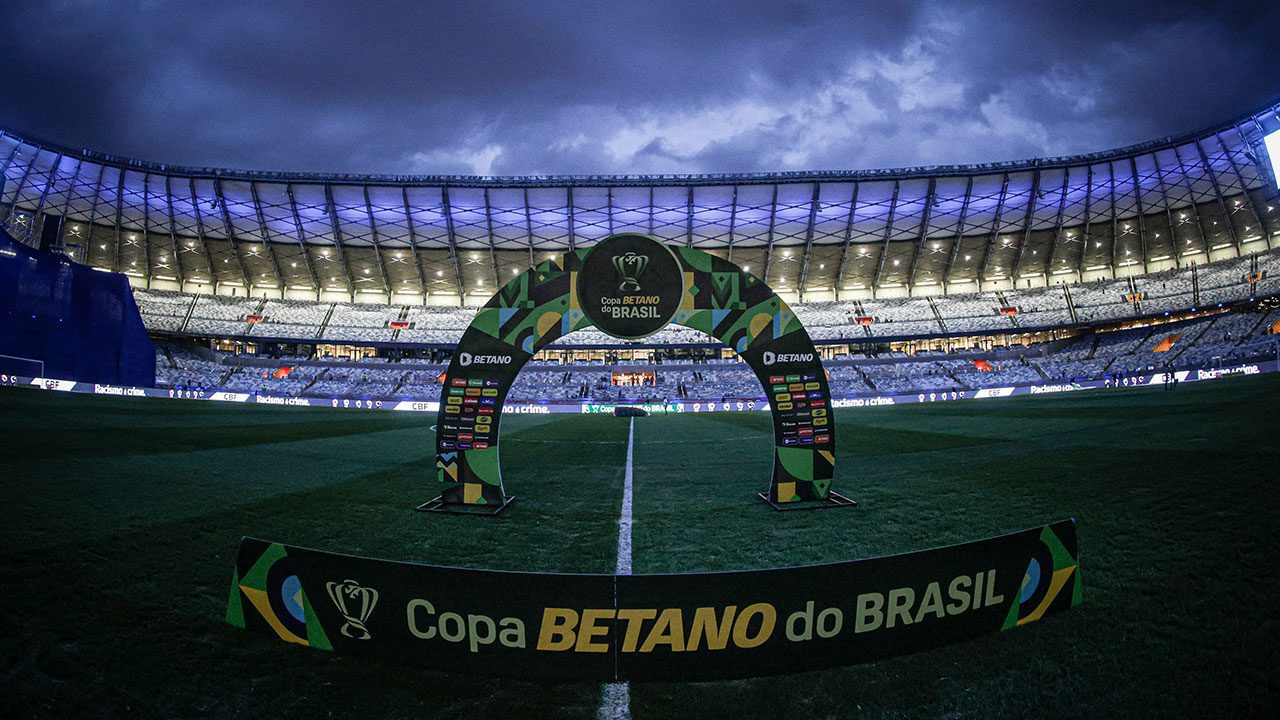 Cruzeiro e Grêmio escalados para duelo decisivo no Mineirão