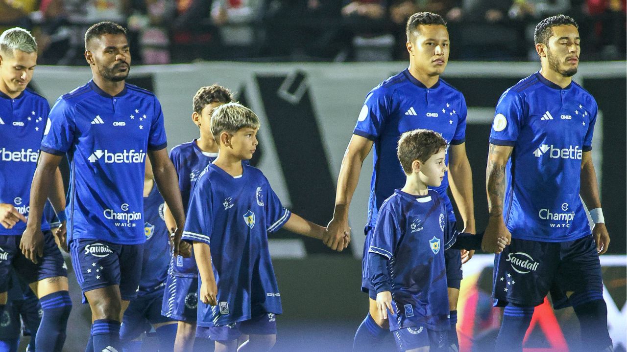 Marlon e outros jogadores do Cruzeiro no jogo