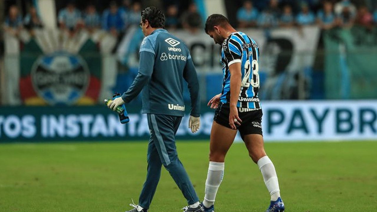 Após deixar partida contra o Cruzeiro, Pepê tem lesão confirmada pelo Grêmio