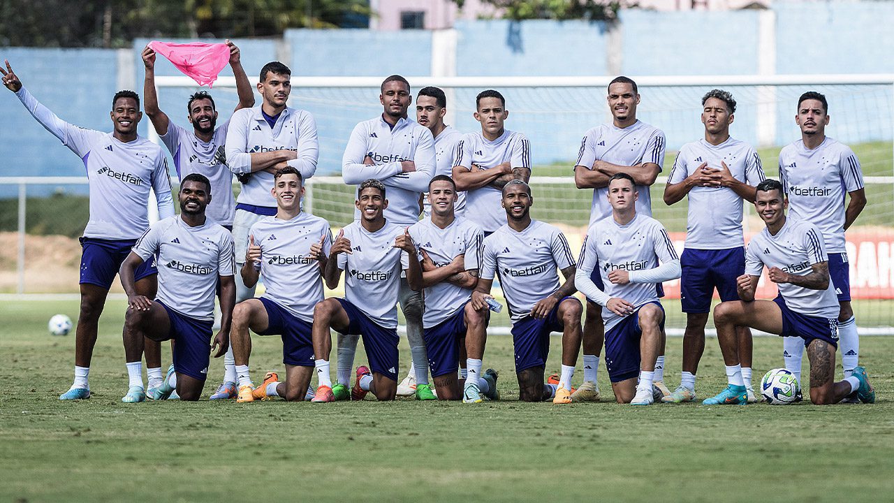 Com retorno de Mateus Vital, Cruzeiro relaciona 24 jogadores para jogo contra o Flamengo