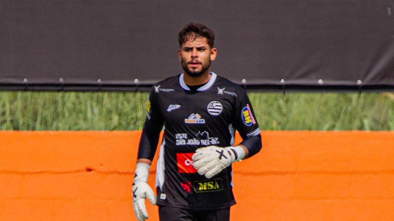 Emprestado pelo Cruzeiro, Rodrigo Bazílio estreia pelo profissional em jogo da Série D