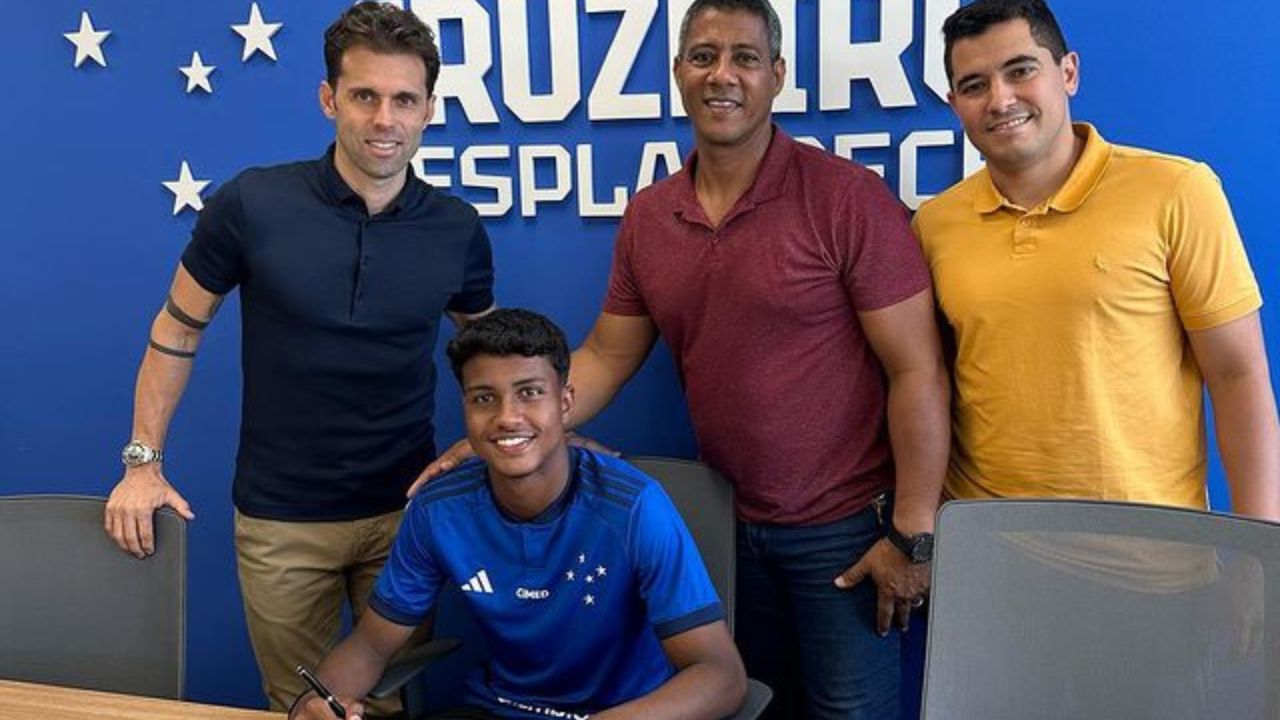 Ruan Fonseca assina novo contrato