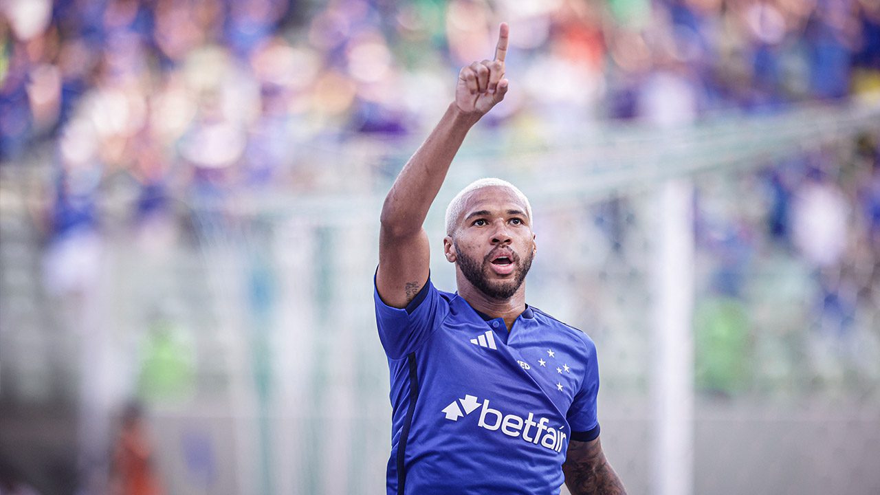 Wesley celebra primeiro gol com a camisa do Cruzeiro