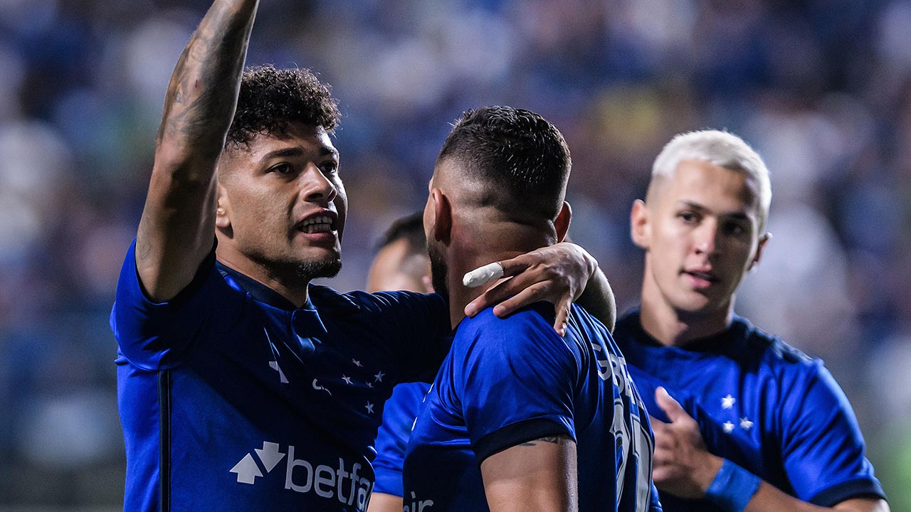 Em noite inspirada de Rafael Cabral, Cruzeiro vence o São Paulo por 1 a 0
