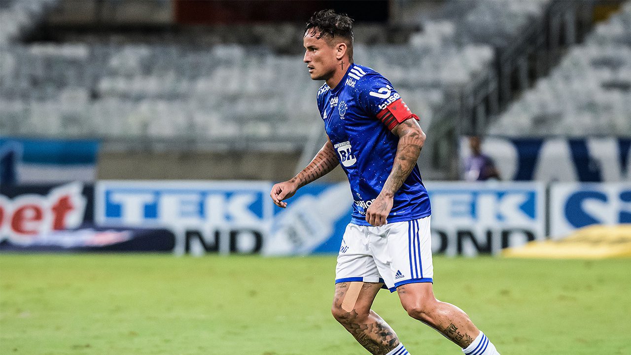 Fora dos planos do Cruzeiro, Edu é procurado por clube da Série A do Brasileirão