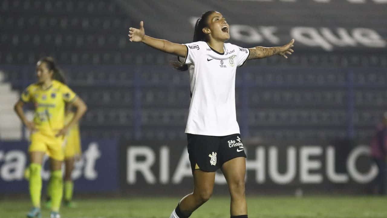 Atacante do Corinthians se lesiona contra o Cruzeiro e é dúvida para jogo de volta