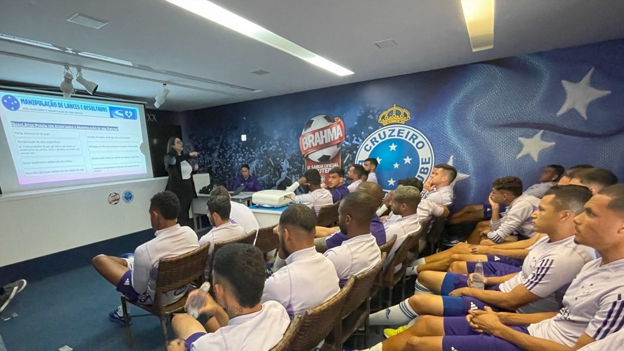 Cruzeiro promove palestras de conscientização sobre apostas esportivas para atletas e colaboradores