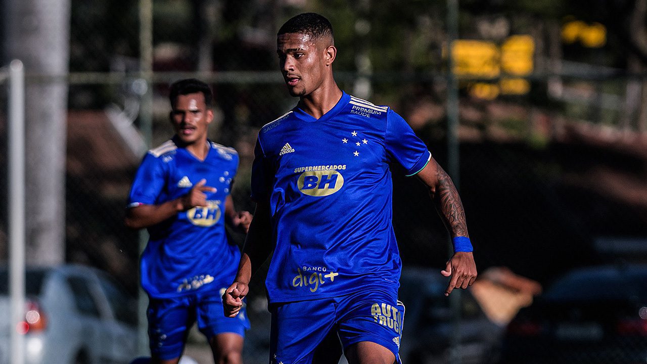 Cruzeiro fica próximo de acertar saída de Breno, clube manterá percentual do atleta