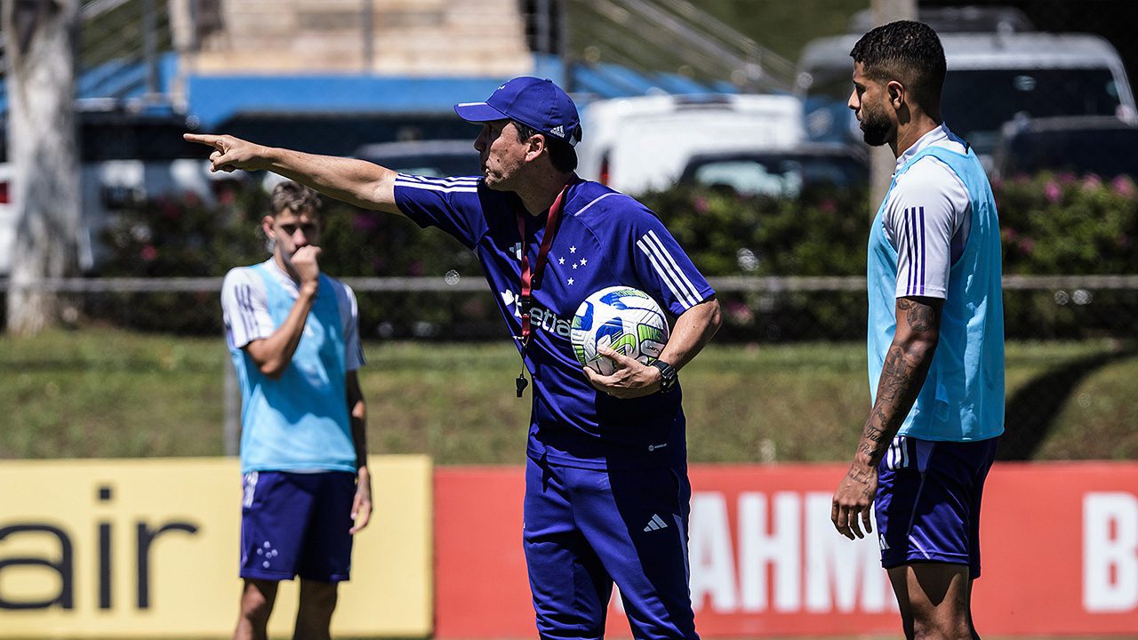 Com ausências, Cruzeiro divulga relacionados para enfrentar o Santos nesta quinta
