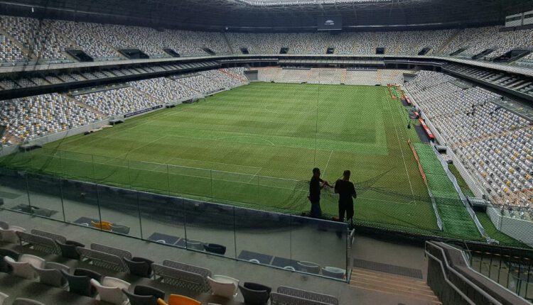 Atlético já instalou telas de proteção na Arena MRV em local que ficará a torcida do Cruzeiro; veja