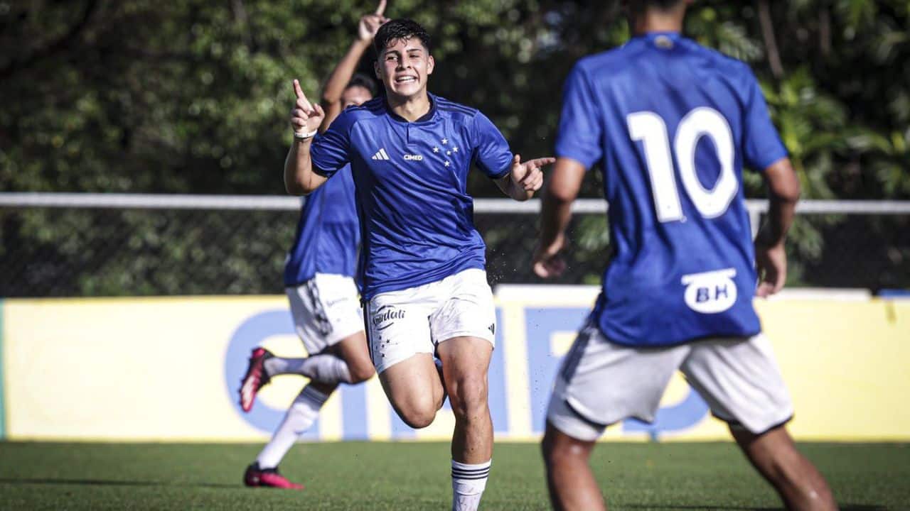 Cauan Baptistella comemora gols pelo Cruzeiro