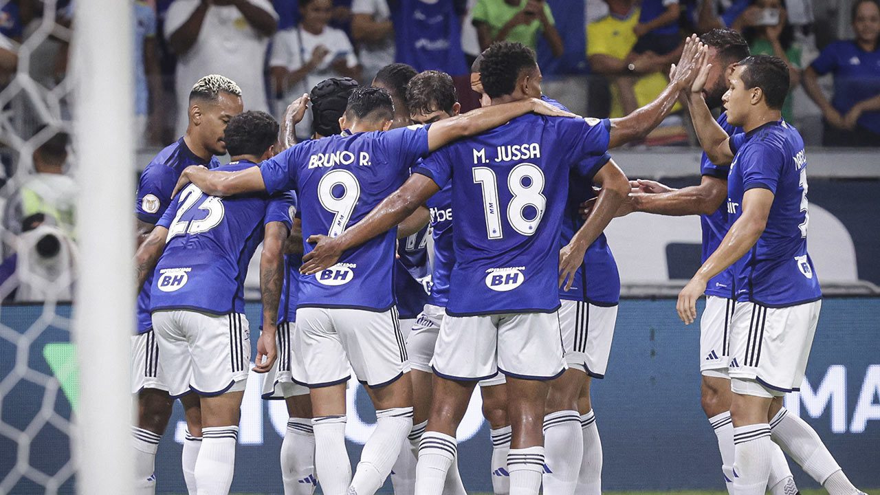 Cruzeiro vence o Bahia, se afasta do Z4 e conquista primeira vitória no Mineirão em 2023