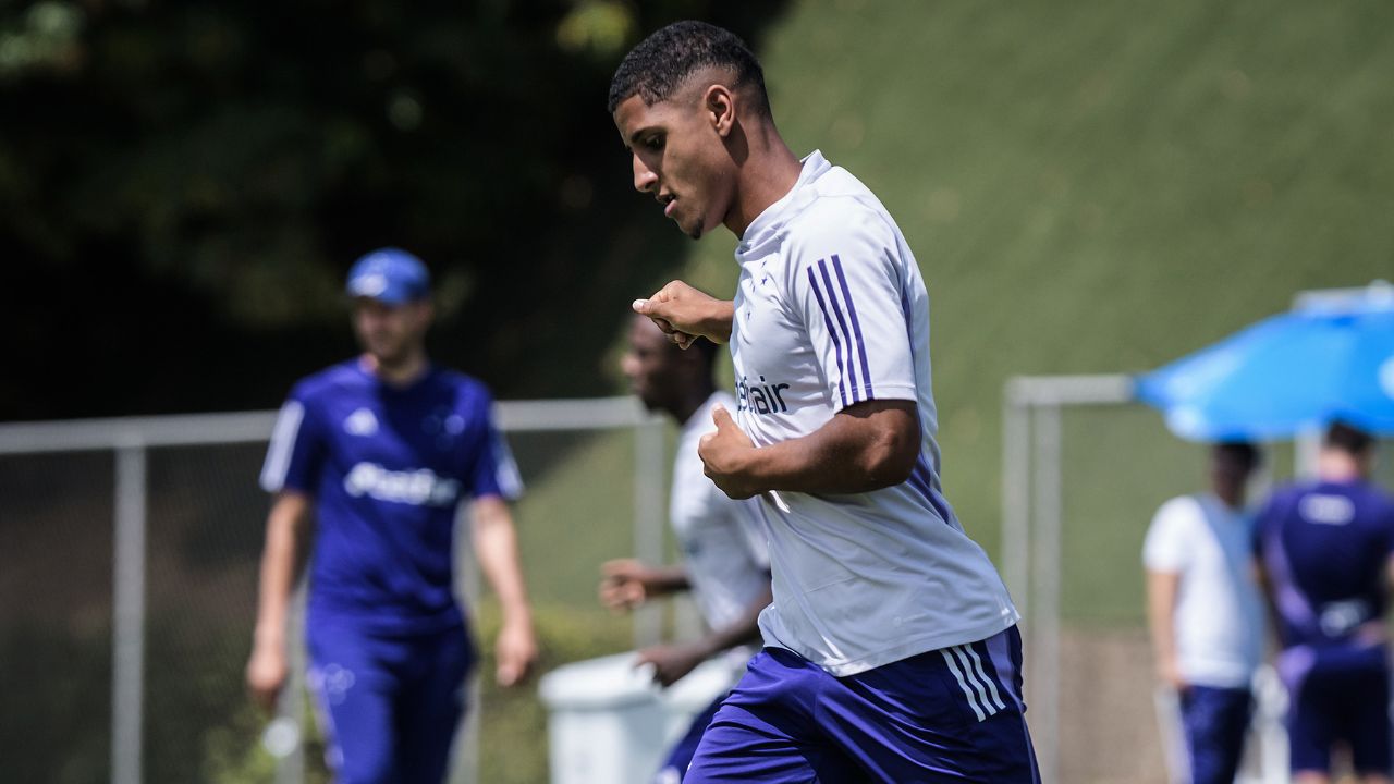 Fernando em treino no Cruzeiro