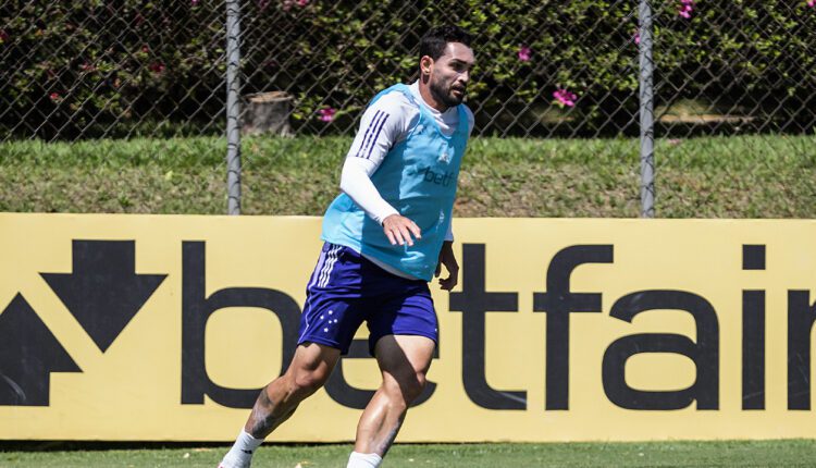 Gilberto volta a ficar de fora no Cruzeiro por opção técnica