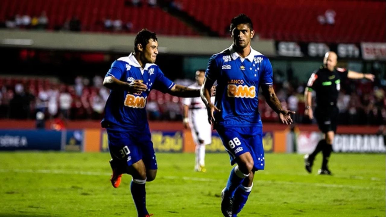 Luan comemora gol pelo Cruzeiro