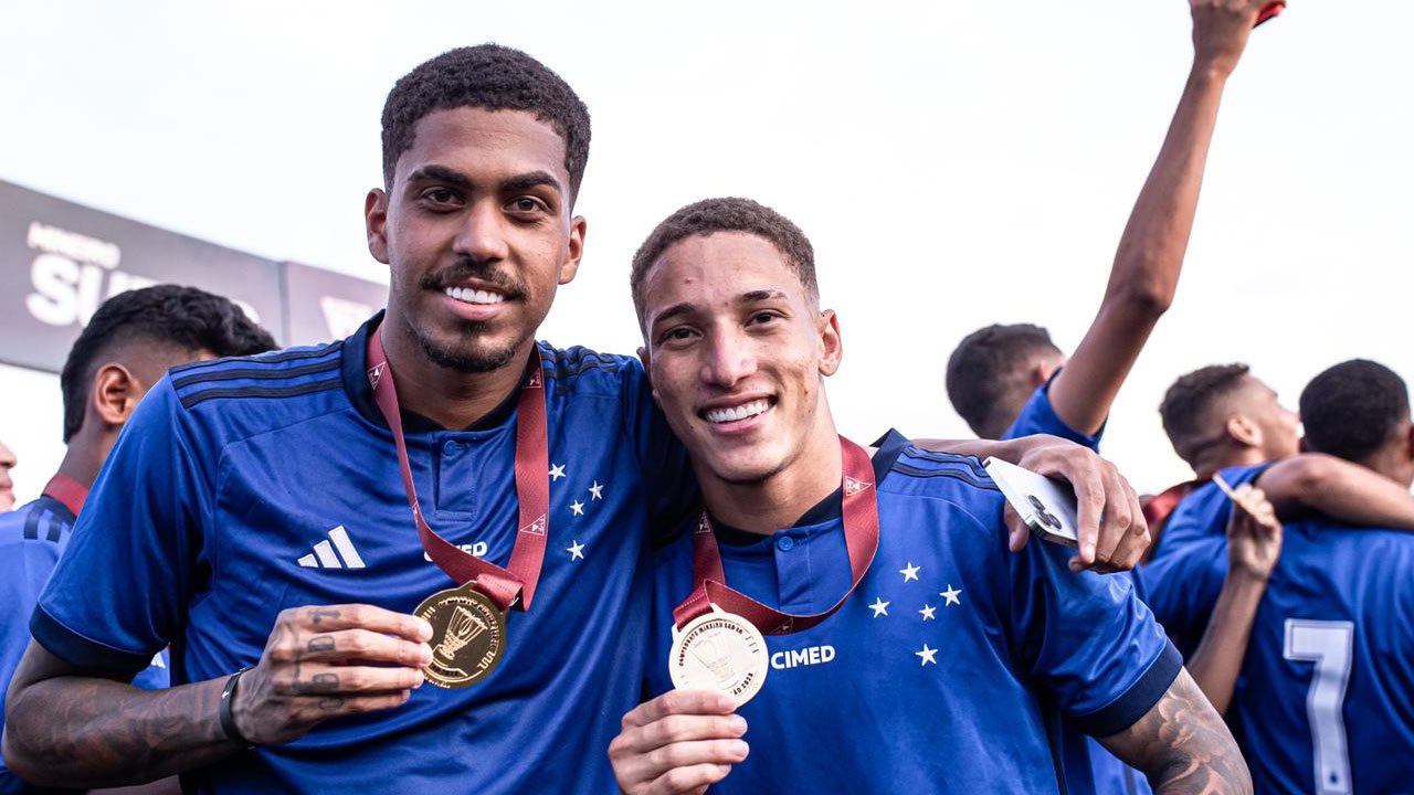Ruan Santos e Robert vibram com conquista histórica do Cruzeiro