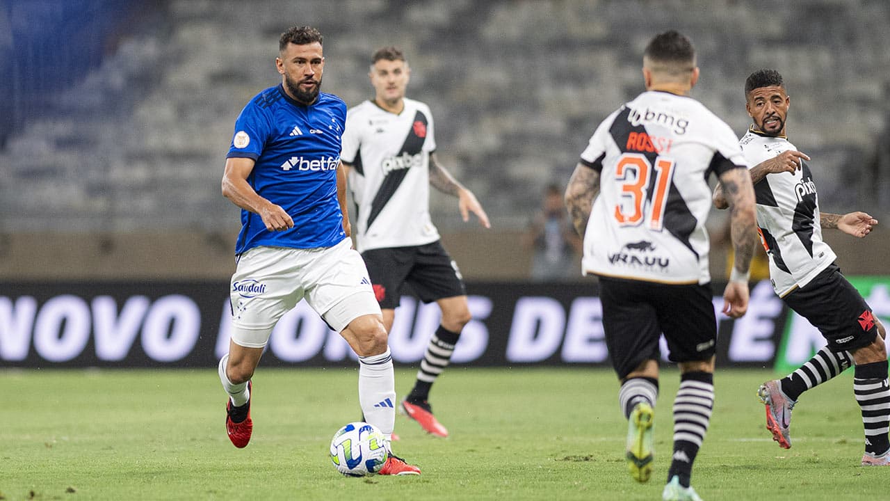Cruzeiro empata com o Vasco em casa e segue com vida difícil no Brasileirão