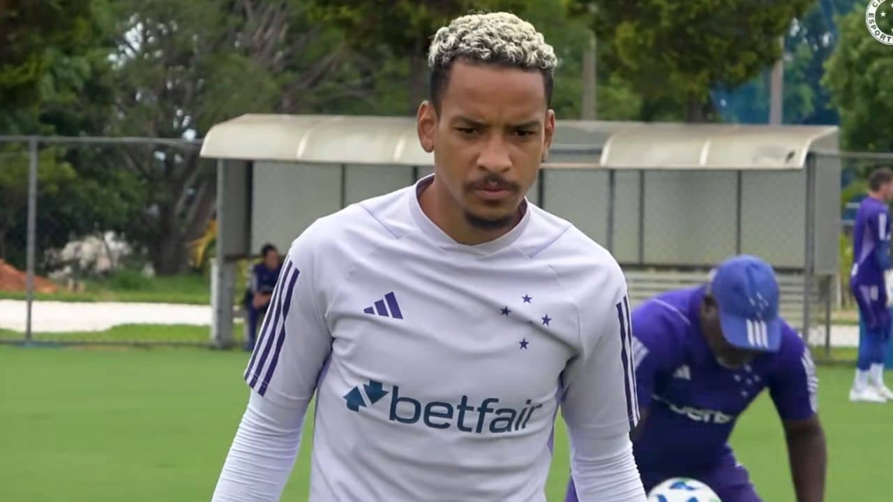 Matheus Pereira em treino no Cruzeiro