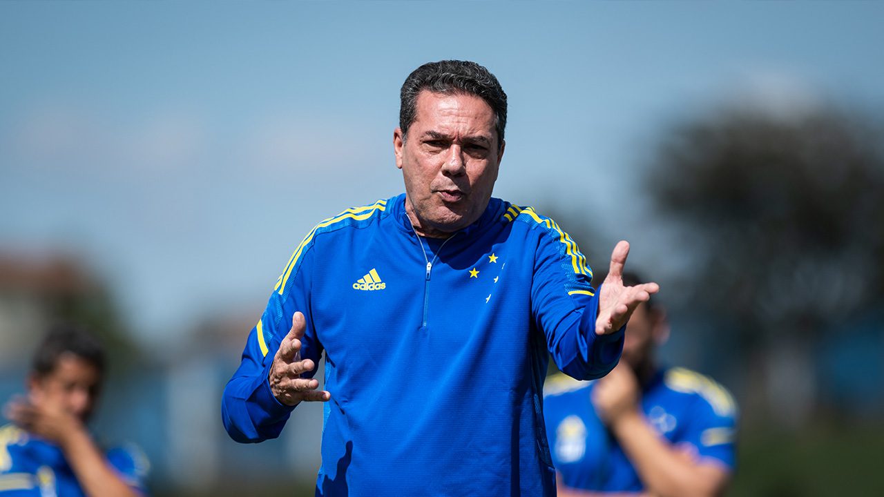 Vanderlei Luxemburgo nega que tenha sido procurado pelo Cruzeiro; ouça a fala do treinador
