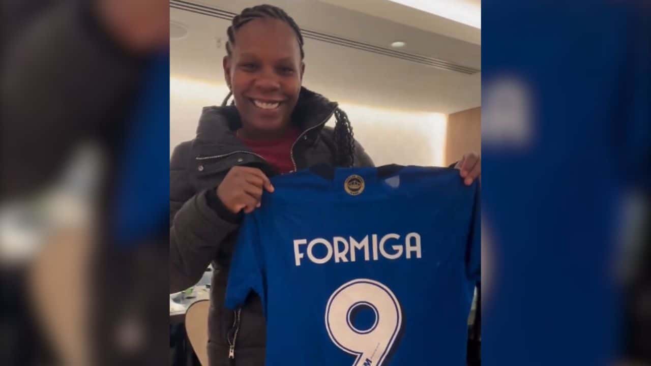 Formiga recebeu camisa do Cruzeiro de Ronaldo
