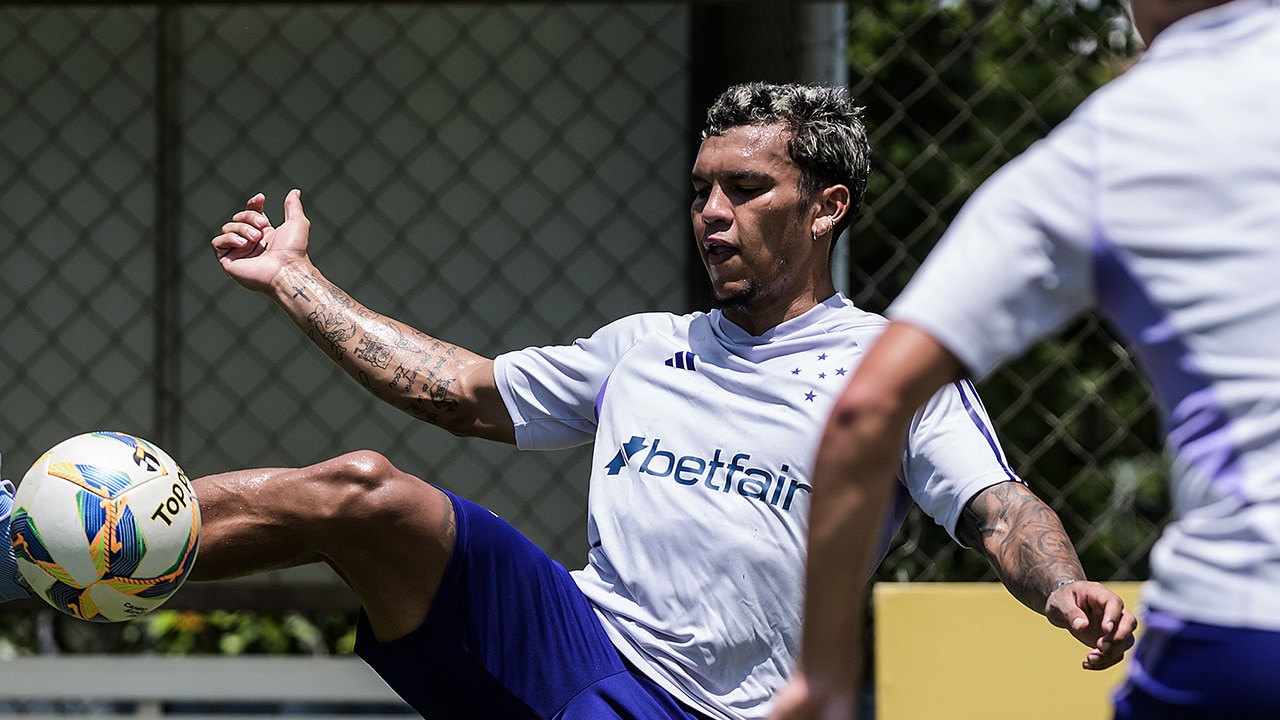 Cruzeiro informa que Gabriel Veron sofreu lesão e passará por cirurgia