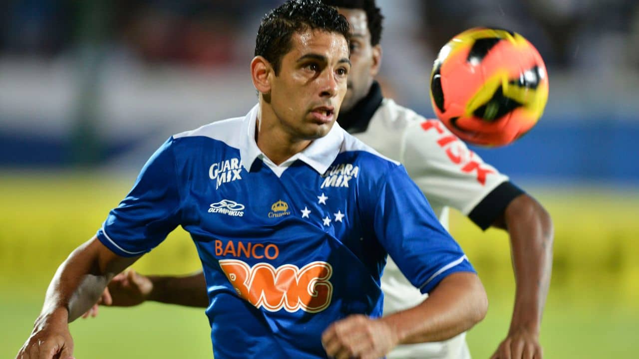 Diego Souza pelo Cruzeiro em 2013