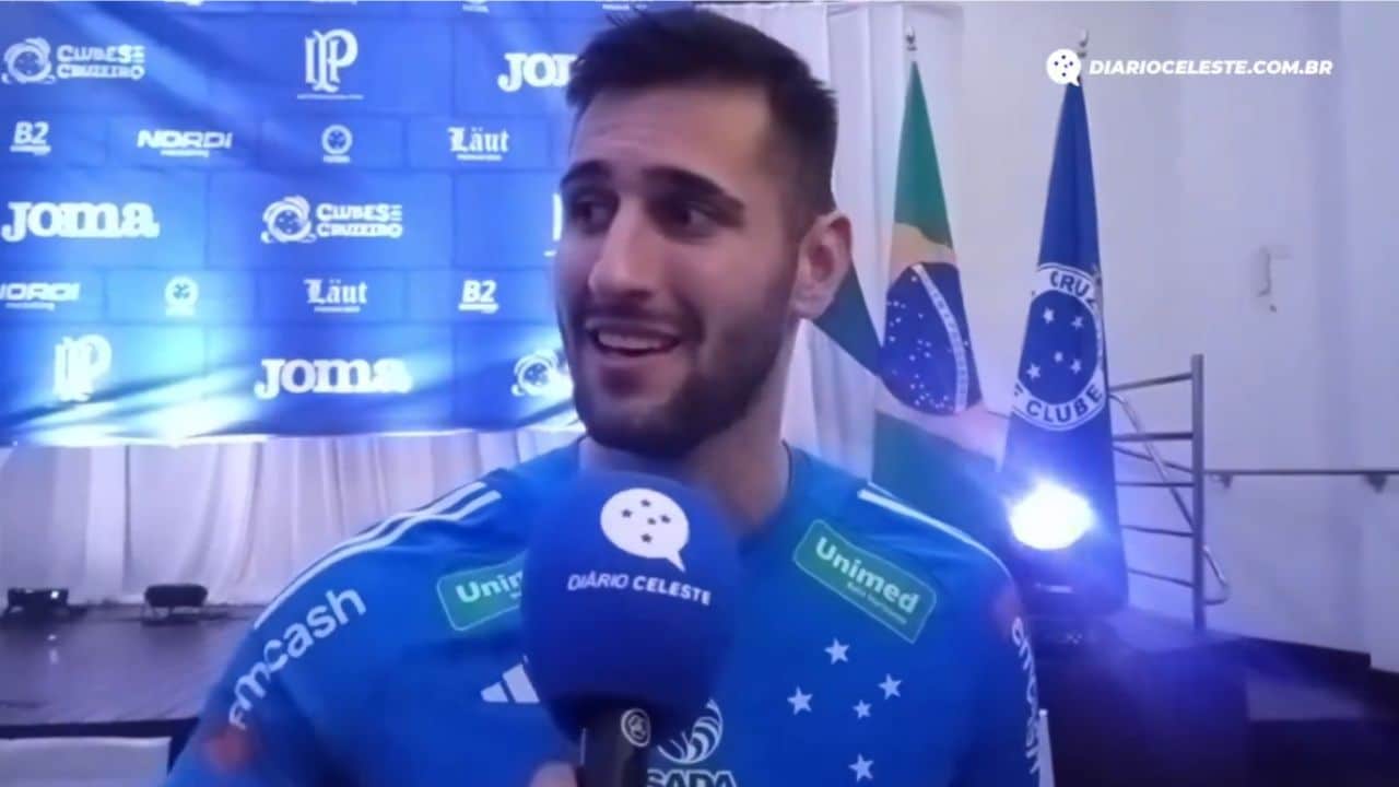 Líbero do Sada Cruzeiro no lançamento da equipe de futsal