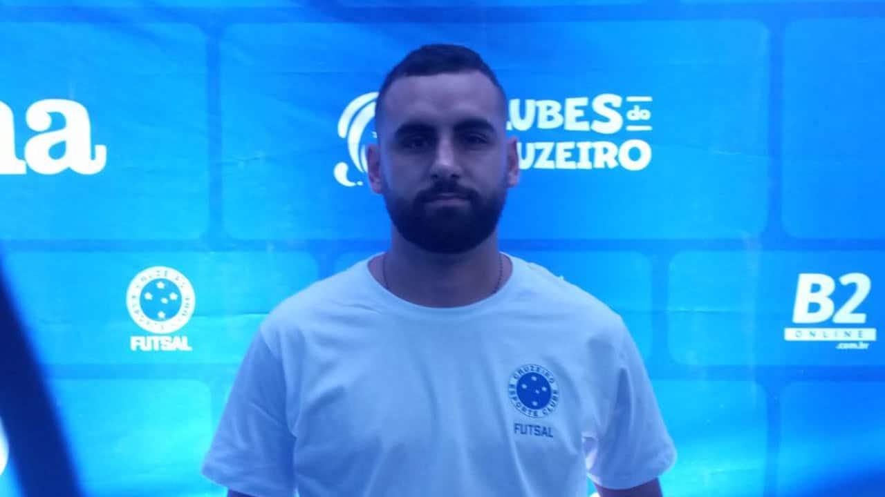 Em lançamento do time de Futsal do Cruzeiro, diretor da equipe, Lucas Mota, fala do projeto do clube