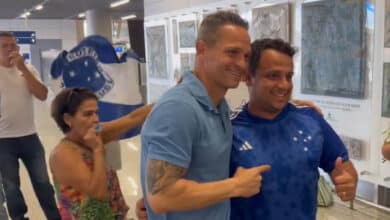 Robertinho chega em Belo Horizonte para se apresentar ao Cruzeiro