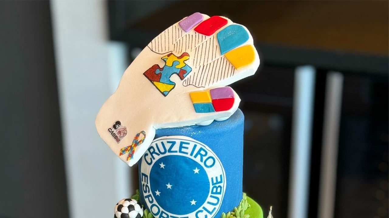 Cássio celebra aniversário com bolo do Cruzeiro