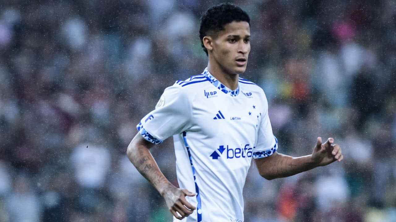 Destaque da base, Tevis Gabriel celebra estreia no profissional; veja o que disse o atacante