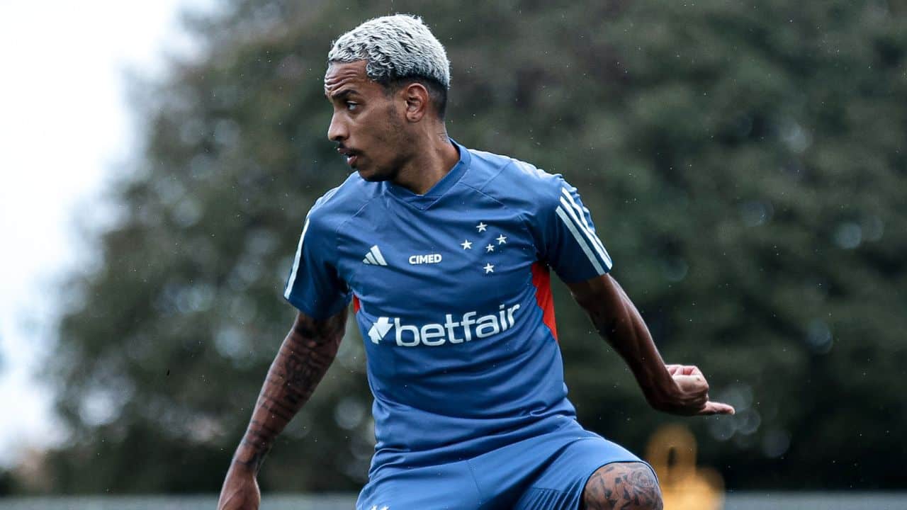 Matheus Pereira em treino pelo Cruzeiro