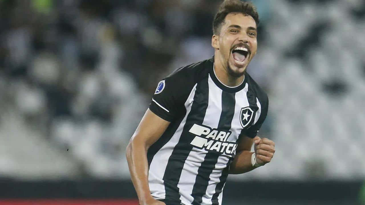 Meia do Botafogo acertado com o Cruzeiro