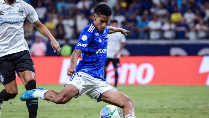 Cruzeiro reajusta salário de Tevis, destaque da base integrado ao profissional; confira