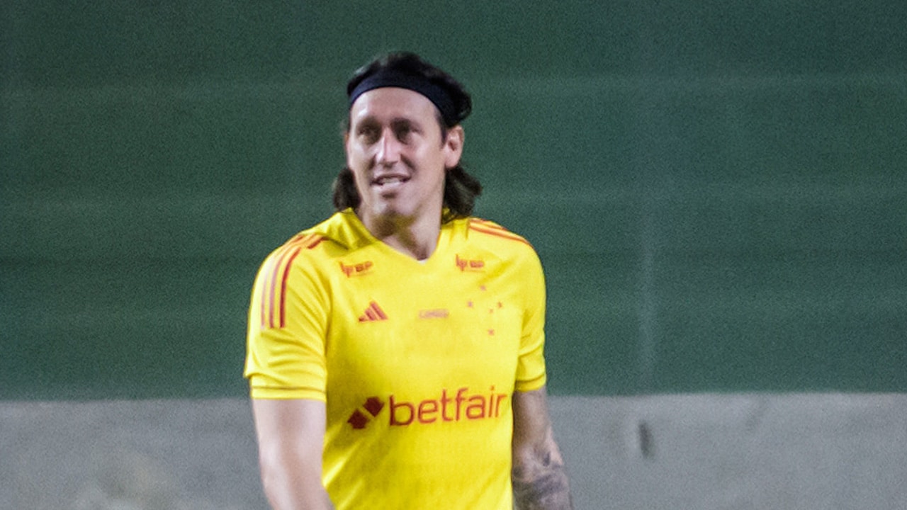 Árbitro relata problema com uniforme de goleiros do Cruzeiro na súmula de jogo com Itabirito