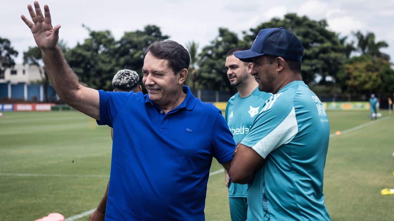 Pedro Lourenço e o técnico interino Wesley Carvalho