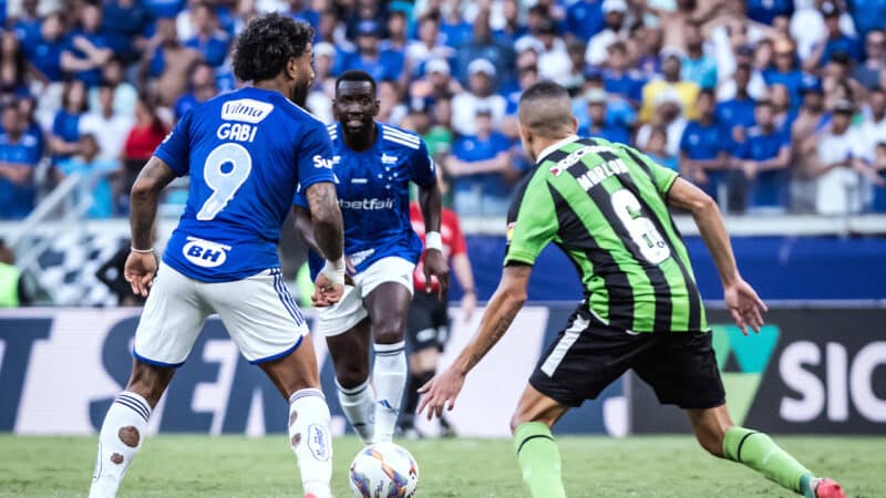 Últimas do Cruzeiro: empate com o América e chegada de Gamarro
