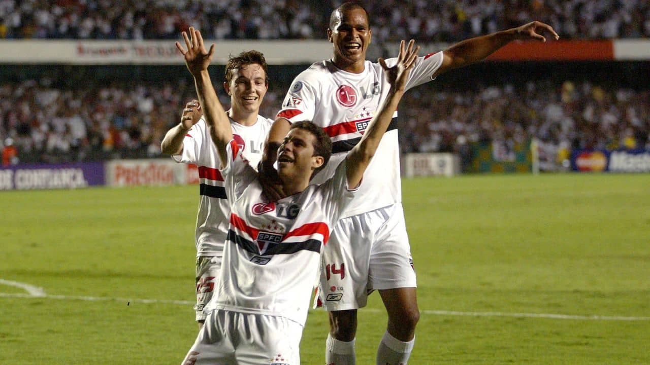 Ídolo do São Paulo assiste clássico e se declara torcedor do Cruzeiro; veja