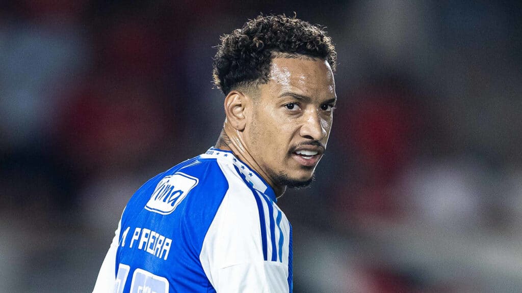 Torcida do Cruzeiro elege Matheus Pereira melhor em campo em goleada sobre o Vila Nova