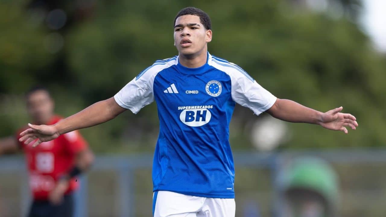 Cruzeiro aplica goleadas no Serranense pelo Campeonato Mineiro Sub-15 e sub17; veja