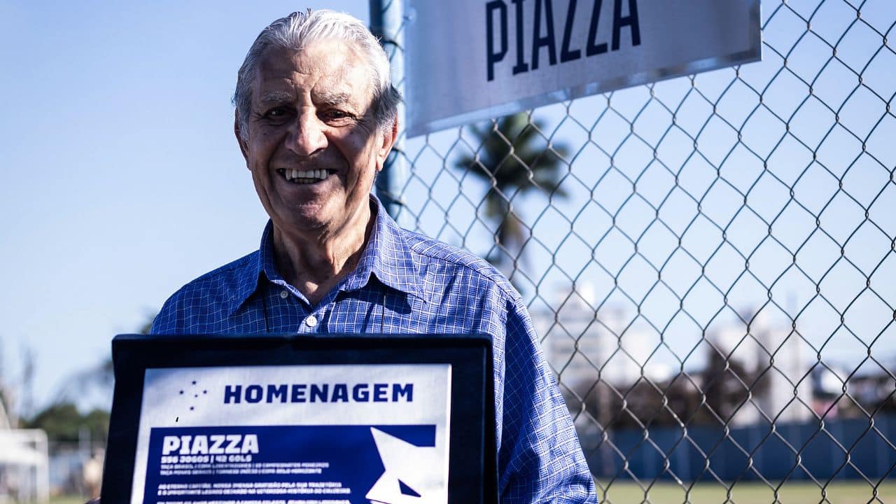 Cruzeiro homenageia Piazza com nome em campo na Toca 2; veja