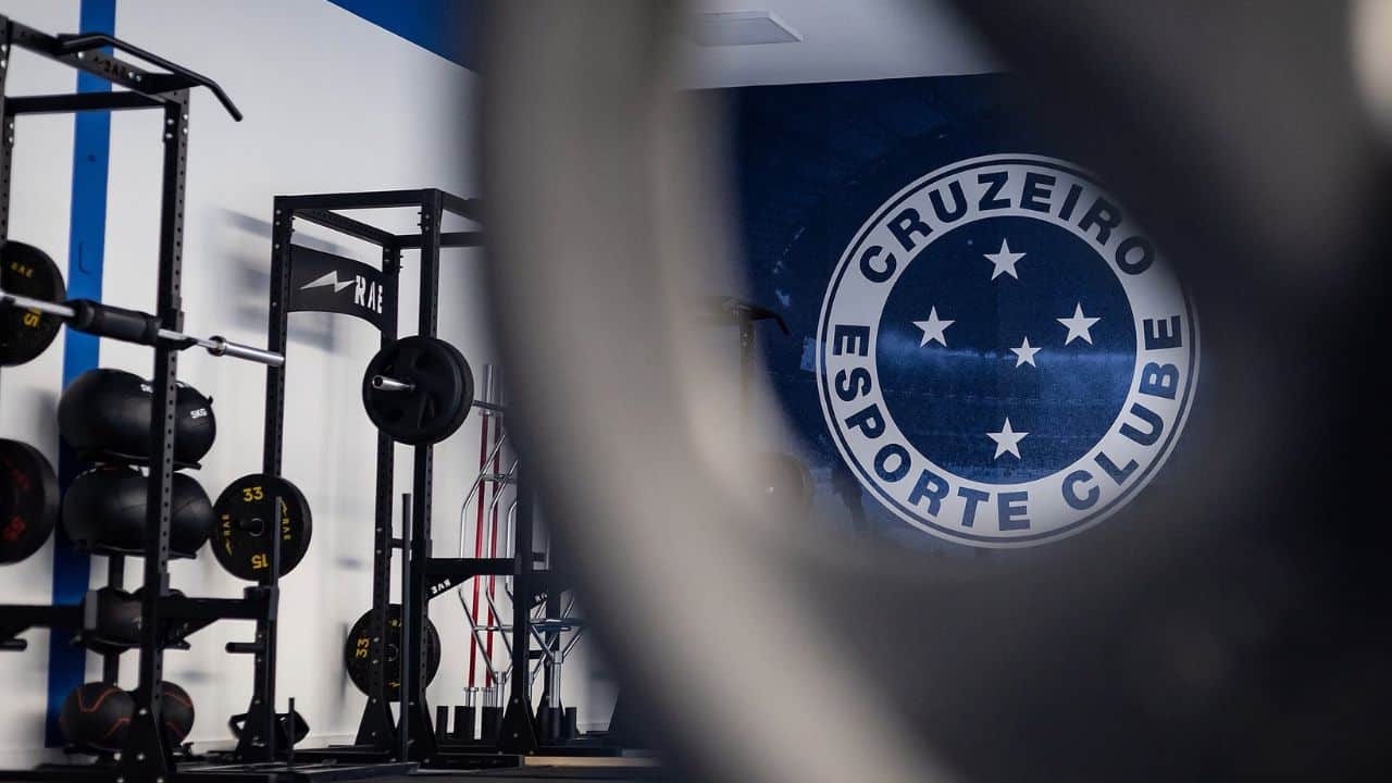 Com foco na modernização da Toca da Raposa 2, o Cruzeiro adquiriu equipamentos em diversos países, incluindo China e Estados Unidos