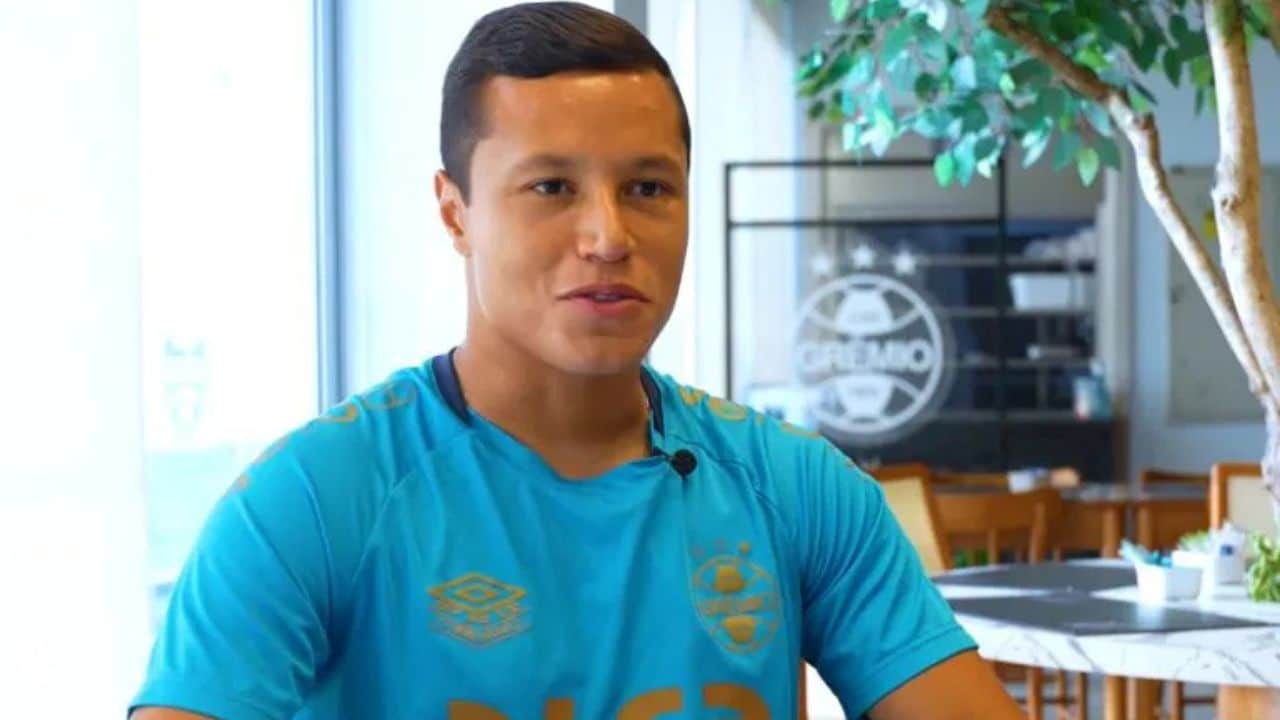 Marlon revela desejo de seguir no Grêmio: 